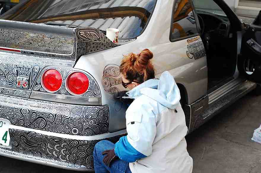 Transformation-of-Nissan-Skyline-GTR-Car-with-Just-a-Sharpie-Pen-1