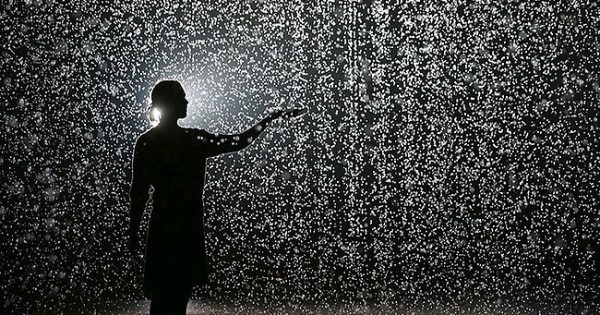 There`s A “rain room” In London That Makes Rain Fall Everywhere In The Room Except The Spot You Are Standing At.