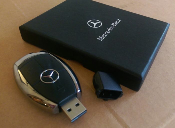 This Guy Made His Girlfriend Think She Was Getting A Mercedes For Xmas3