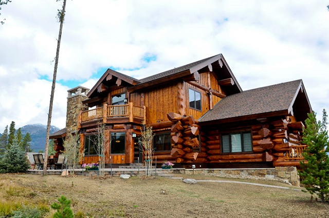 Stunning Mountain Log Home2