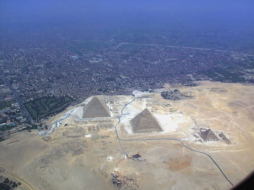 Iconic Landmarks Look Stunning Until You Zoom Out, Then Everything Changes2