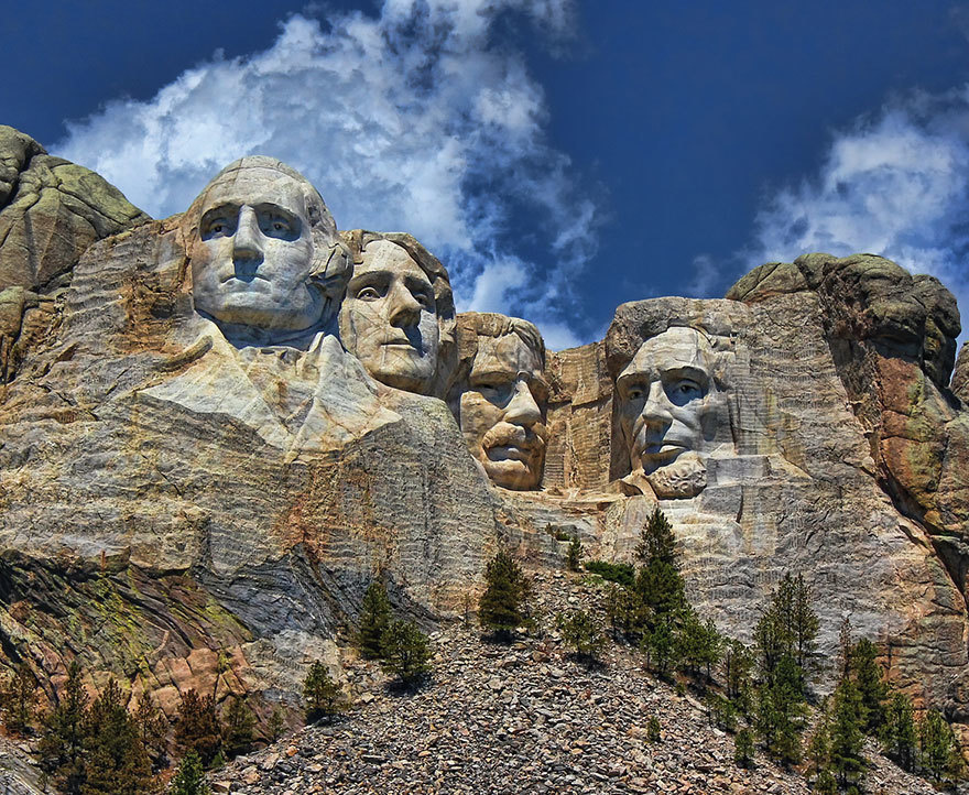 Iconic Landmarks Look Stunning Until You Zoom Out, Then Everything Changes9