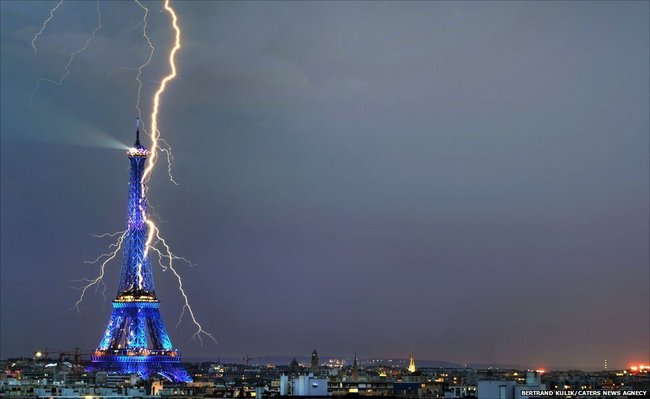 Photos of Lightning Striking Famous Places eiffel tower