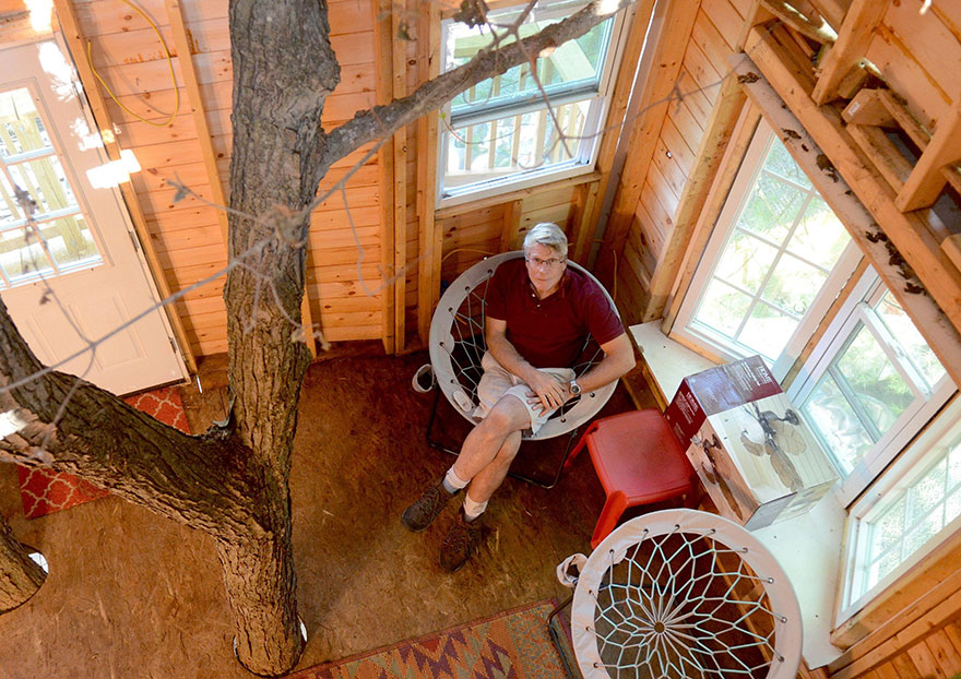 Grandfather Builds Epic 3-Story, Treehouse For His Grandkids5