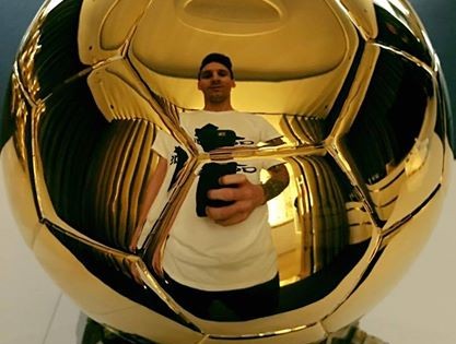 Lionel Messi Takes Ultimate Ballon d’Or Selfie On Return Home